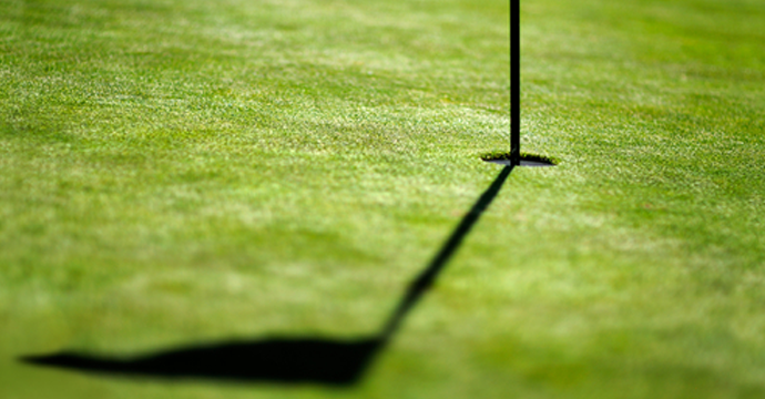 golf-flag-shaddow